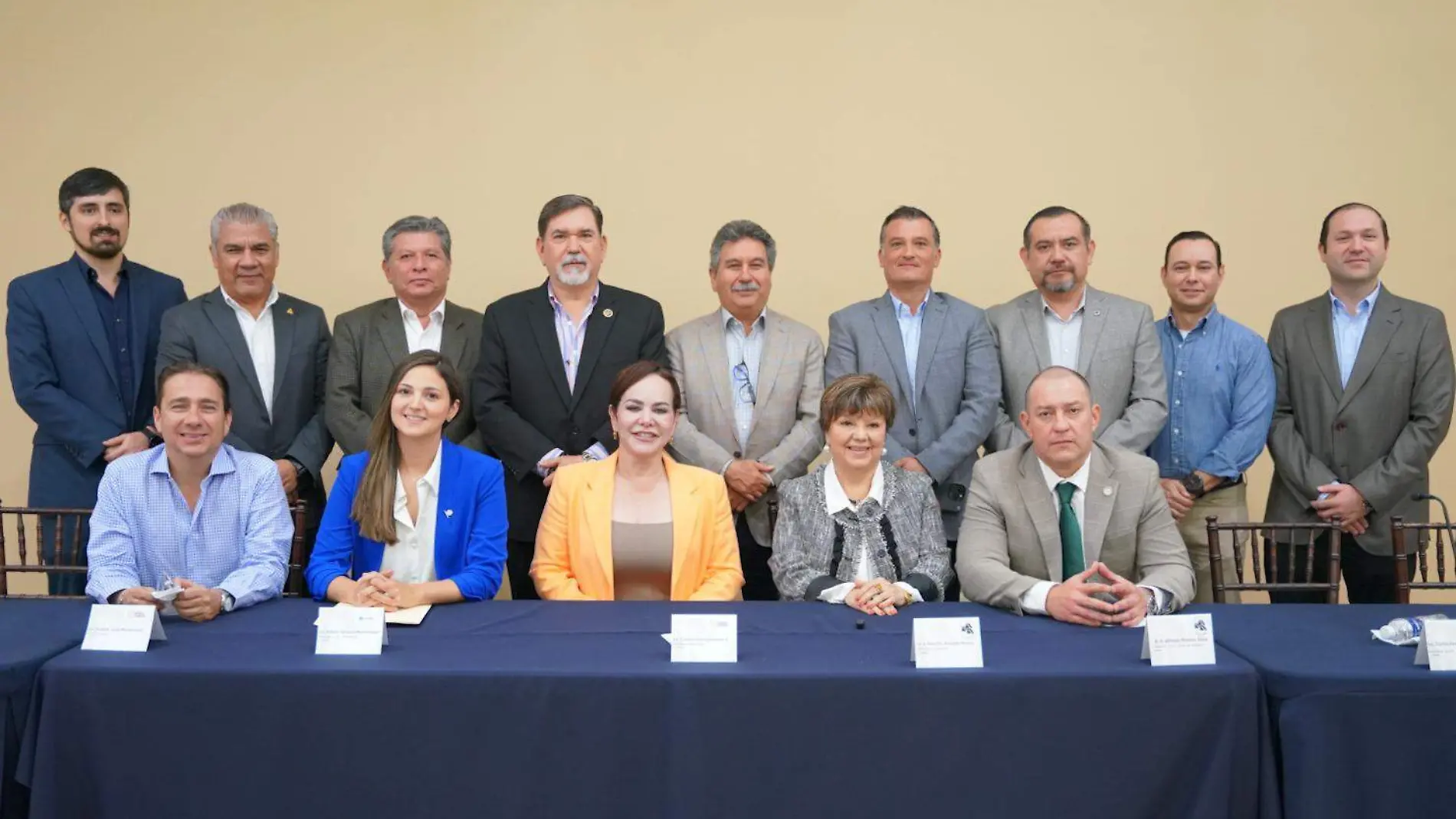 Los líderes empresariales se comprometieron a realizar reuniones mensuales